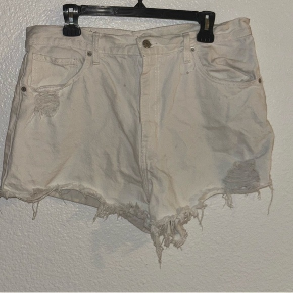 Levi's White Jean Shorts with Frayed Hem and Distressed Details - Picture 1 of 3